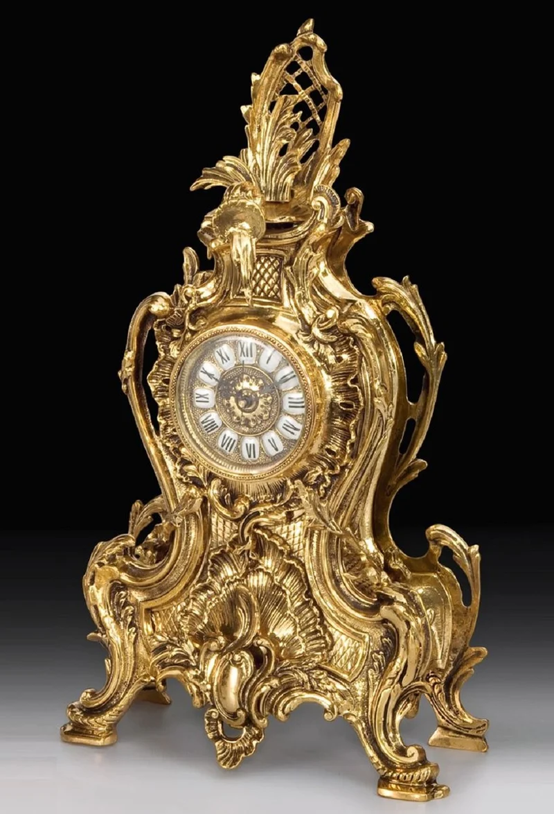 Casa Padrino Luxus Barock Tischuhr Gold 31 x H. 52 cm - Handgefertigte Bronze Uhr im Barockstil - Barock Schreibtischuhr - Barock Schreibtisch Deko - Barock Deko Accessoires - Barockstil Uhren