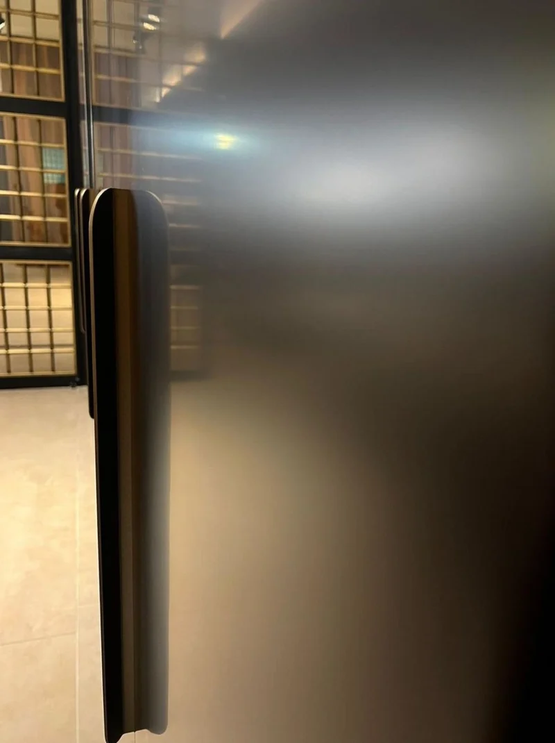 Casa Padrino Luxus Barschrank Schwarz / Kupfer 80 x 50 x H. 165 cm - Beleuchteter Massivholz Weinschrank mit 2 Türen - Wohnzimmer Möbel - Bar Möbel - Hotel Möbel - Luxus Kollektion