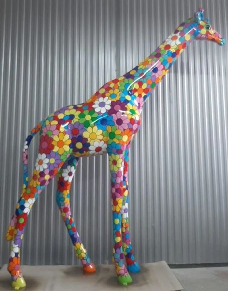 Casa Padrino Luxus Deko Skulptur Giraffe Bunt H. 320 cm - Riesige Gartenskulptur - Lebensgroße Skulptur - XXL Deko Skulptur - XXL Deko Figur - XXL Tierfigur - Luxus Garten Deko