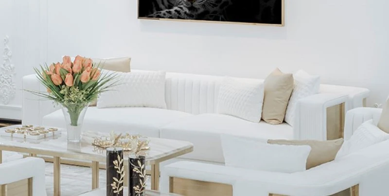 Casa Padrino Luxus Sofa Weiß / Gold 290 x 98 x H. 72 cm - Wohnzimmer Sofa - Hotel Sofa - Wohnzimmer Möbel - Wohnzimmer Einrichtung - Hotel Möbel - Luxus Möbel - Luxus Einrichtung