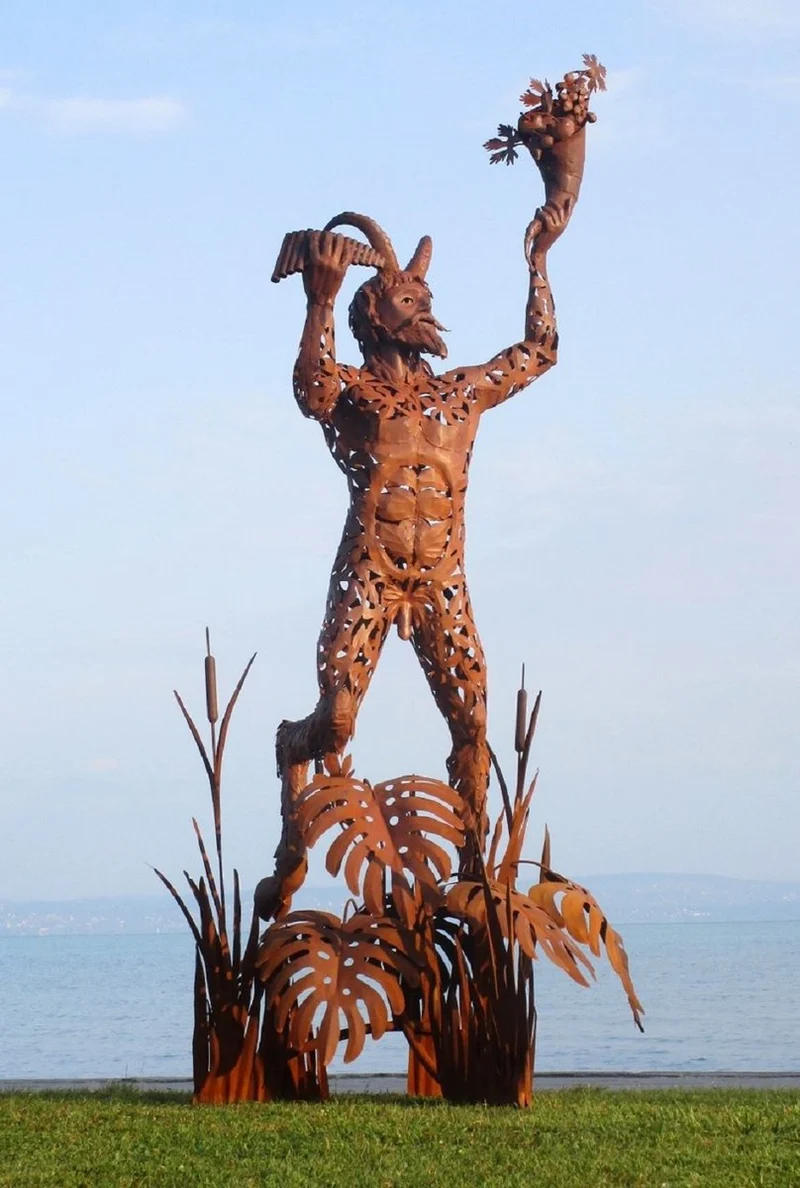 Casa Padrino Luxus Deko Skulptur Pan Rost 125 x 126 x H. 295 cm - Riesige Stahl Skulptur - Riesige Garten Deko Figur - Garten Skulpturen - Metall Skulpturen