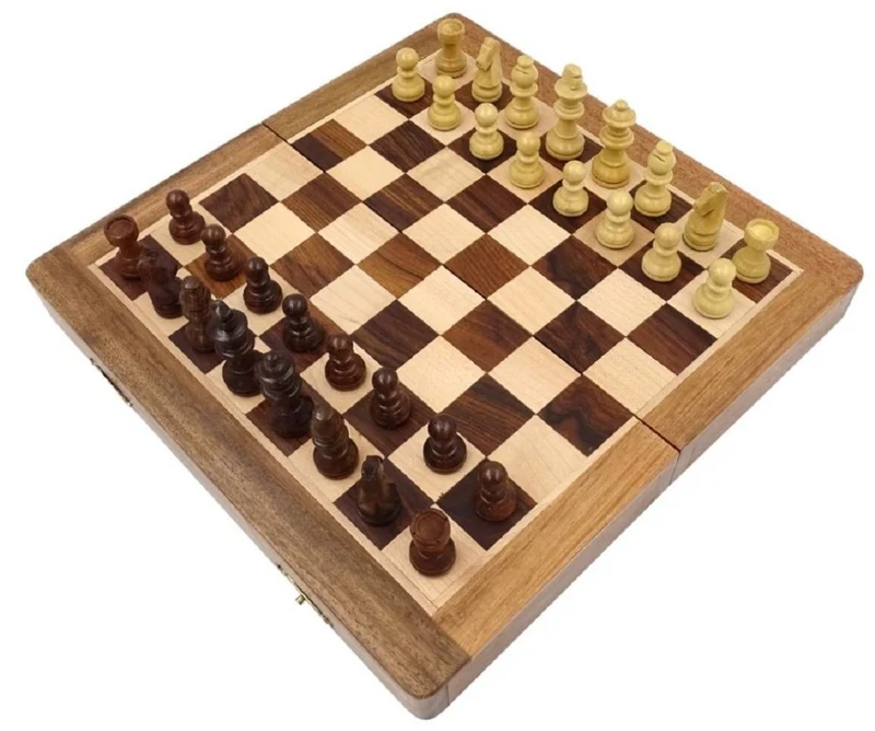 Casa Padrino Luxus Schach Set Braun / Beige 25 x 25 cm - Zusammenklappbares Holz Schachspiel - Holz Schachbrett mit Holz Schachfiguren - Luxus Deko Accessoires