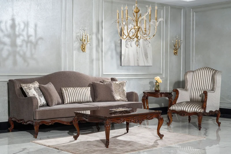 Casa Padrino Luxus Barock Wohnzimmer Sofa Grau / Braun - Handgefertigtes Barockstil Sofa mit dekorativen Kissen - Luxus Wohnzimmer Möbel im Barockstil - Barock Möbel - Edel & Prunkvoll