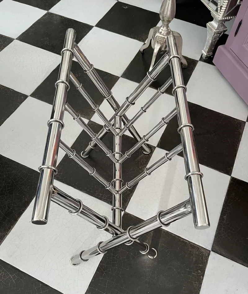 Casa Padrino Luxus Zeitschriftenständer Silber 50 x 27 x H. 48 cm - Metall Zeitschriftenhalter - Dekorativer Zeitungsständer - Deko Accessoires