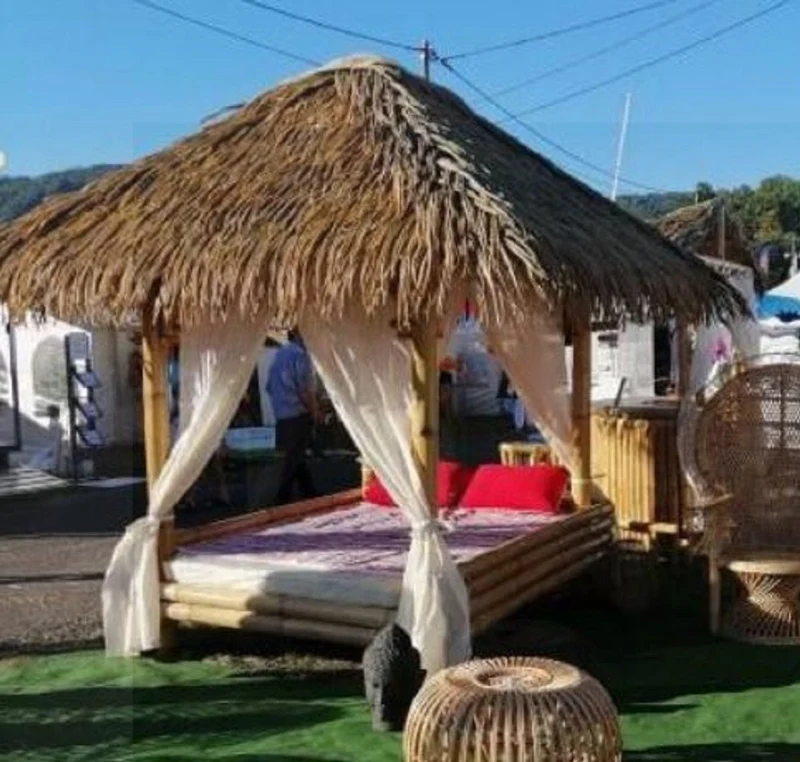 Casa Padrino Luxus Bambus Doppel Gartenliege Naturfarben - Wetterbeständige Garten Liege mit Dach und Matratze - Bambus Poolliege - Pool Möbel - Garten Möbel - Bambus Möbel - Luxus Möbel