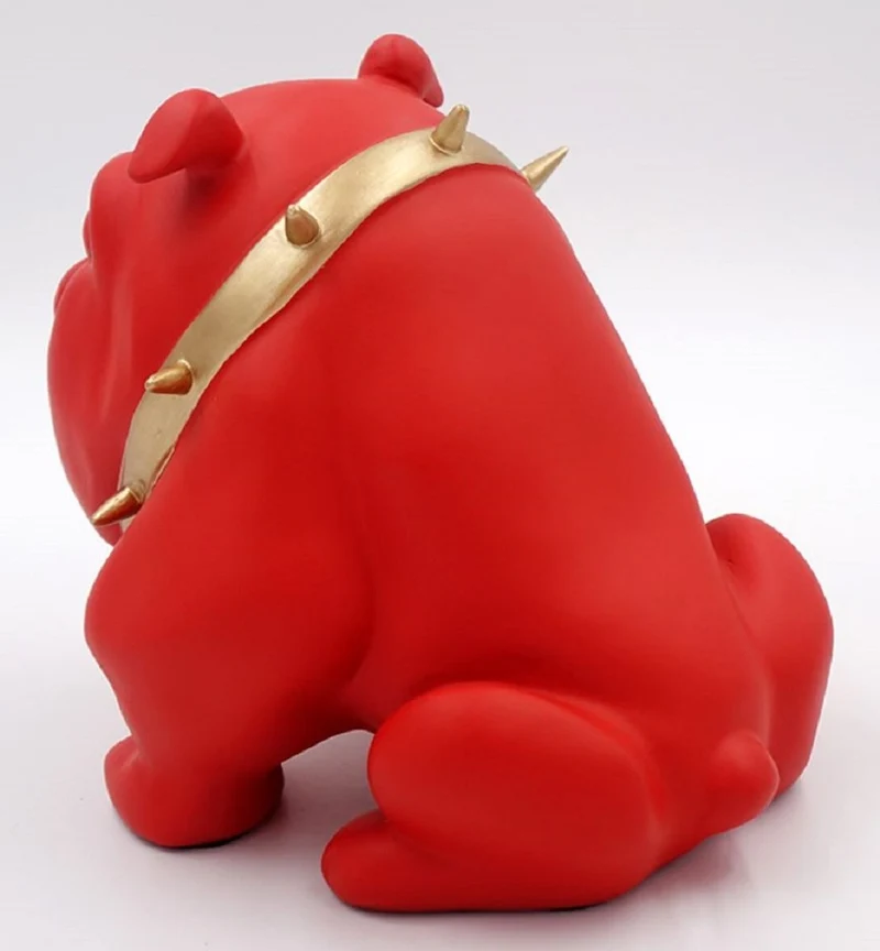 Casa Padrino Luxus Deko Figur Hund Bulldogge mit Halskette Rot / Gold H. 55 cm - Kunstharz Deko Skulptur - Wohnzimmer Deko - Luxus Deko Tierfigur