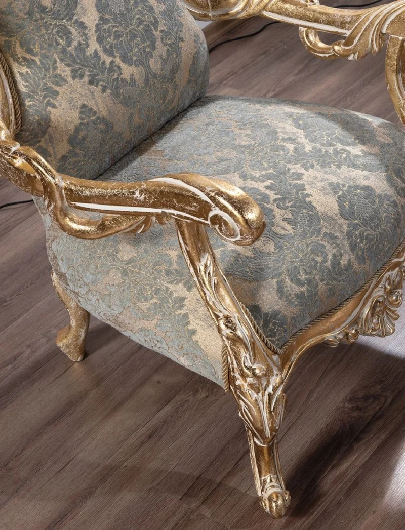 Casa Padrino Luxus Barock Wohnzimmer Set Grün / Antik Gold - 2 Barock Sofas & 2 Barock Sessel & 1 Barock Couchtisch - Luxus Wohnzimmer Möbel im Barockstil - Barock Möbel