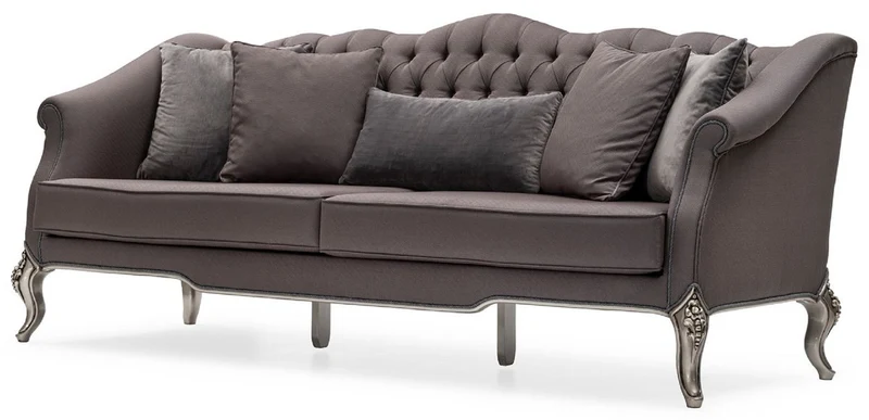 Casa Padrino Luxus Barock Wohnzimmer Sofa Grau / Silber - Handgefertigtes Barockstil Sofa mit dekorativen Kissen - Barock Möbel - Luxus Wohnzimmer Möbel im Barockstil - Edel & Prunkvoll