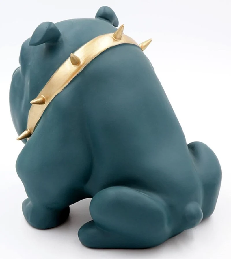 Casa Padrino Luxus Deko Figur Hund Bulldogge mit Halskette Grün / Gold H. 55 cm - Kunstharz Deko Skulptur - Wohnzimmer Deko - Luxus Deko Tierfigur