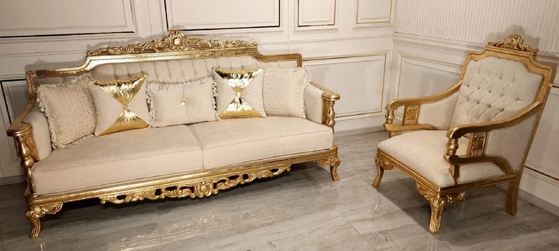 Casa Padrino Luxus Barock Wohnzimmer Sofa Creme / Gold - Handgefertigtes Barockstil Sofa - Luxus Wohnzimmer Möbel im Barockstil - Barock Möbel - Edel & Prunkvoll