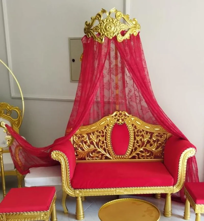 Casa Padrino Luxus Barock Sofa Rot / Gold - Handgefertigtes Massivholz Wohnzimmer Sofa mit edlem Samtstoff und Baldachin - Barock Möbel - Edel & Prunkvoll
