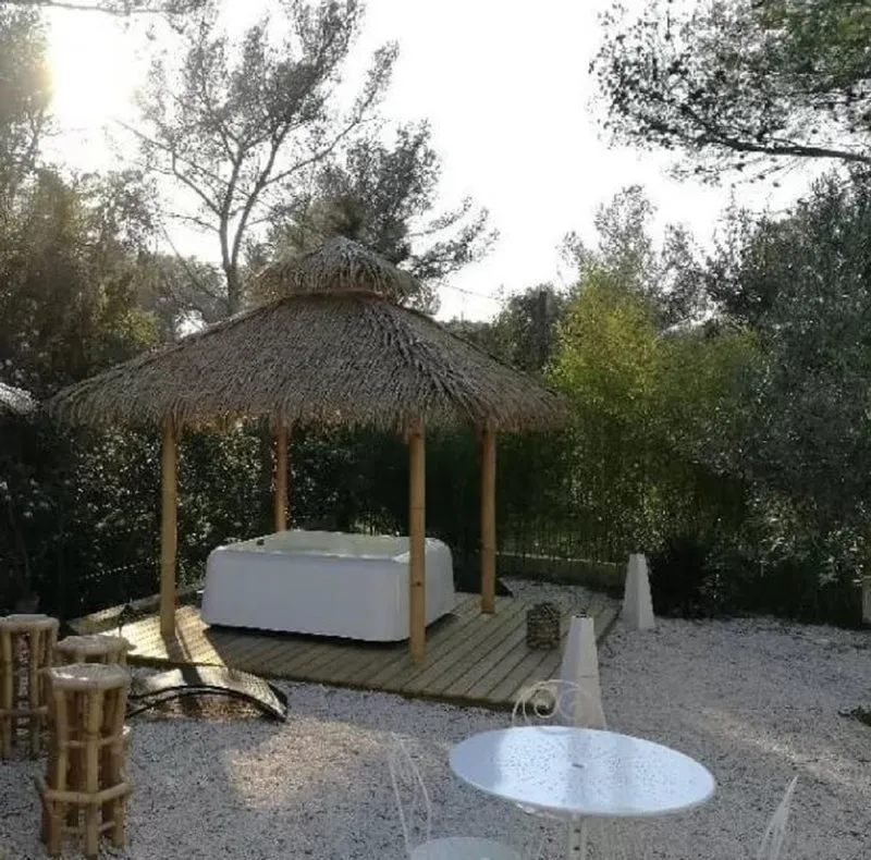Casa Padrino Luxus Bambus Garten Pavillon Naturfarben 400 x 400 x H. 380 cm - Wetterbeständiger Pavillon - Garten Möbel - Bambus Möbel - Luxus Möbel