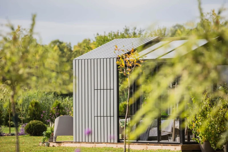 Casa Padrino Luxus Gartenhaus Schwarz / Grau 400 x 300 x H. 276,2 cm - Massivholz Garten Haus mit Glasfenstern und Glastüren - Gewächshaus - Luxus Gartenhäuser - Luxus Gewächshäuser