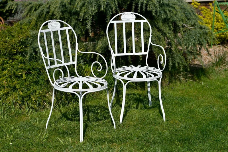 Casa Padrino Jugendstil Garten Stuhl Weiß 47 x 47 x H. 94 cm - Handgefertigter Schmiedeeisen Stuhl mit Armlehnen - Nostalgische Schmiedeeisen Garten & Terrassen Möbel