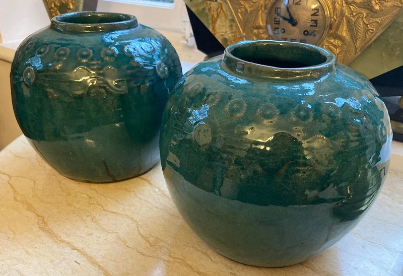Casa Padrino Antik Stil Porzellan Vasen Set Antik Grün Ø 20 x H. 18 cm - Runde Blumenvasen - Porzellan Deko - Luxus Deko - Wohnzimmer Deko - Deko Accessores