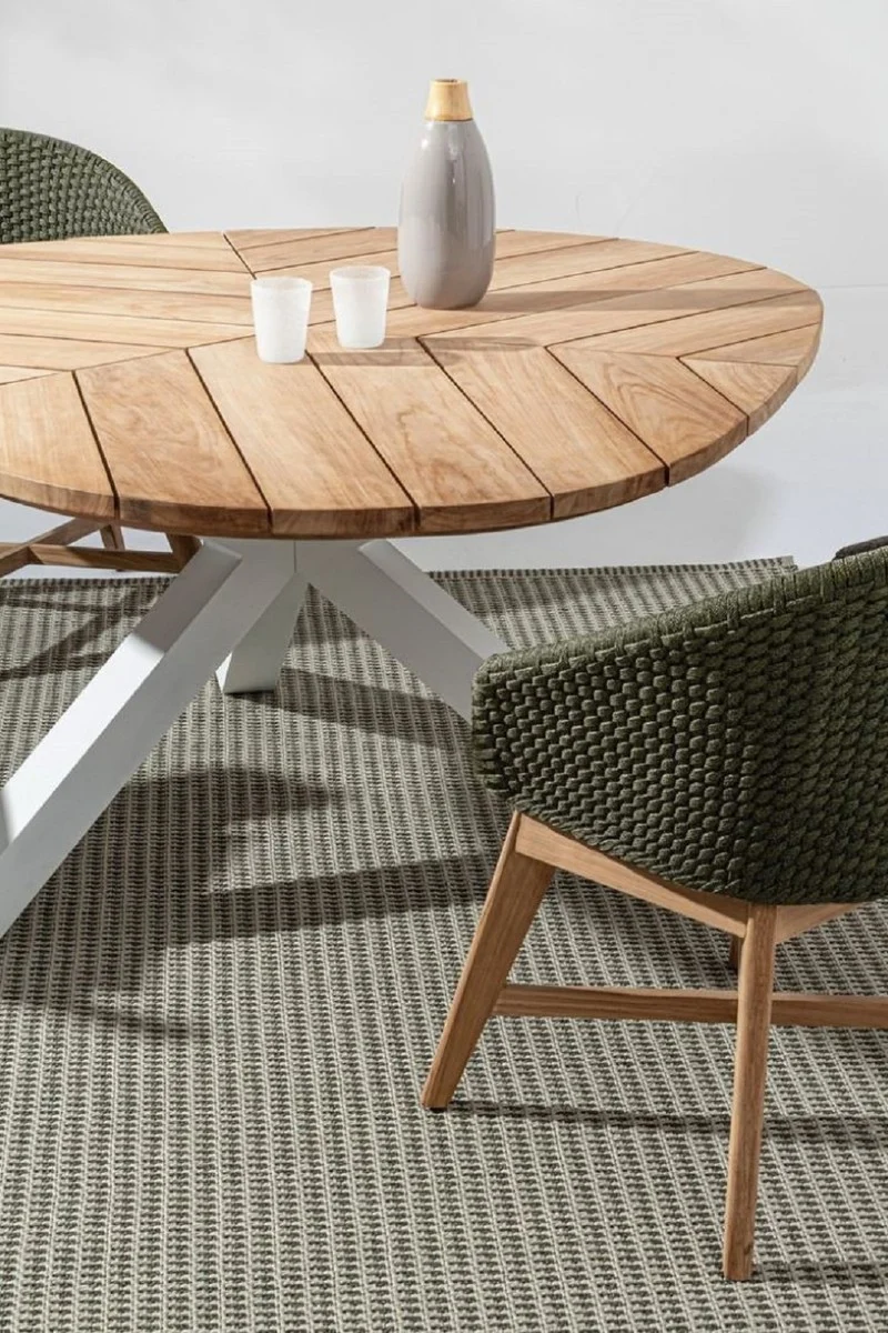 Casa Padrino Luxus Gartentisch Naturfarben / Weiß Ø 160 x H. 77 cm - Garten Esstisch mit Teakholz Tischplatte und Aluminium Beinen - Garten & Terrassen Tisch - Luxus Garten & Terrassen Möbel