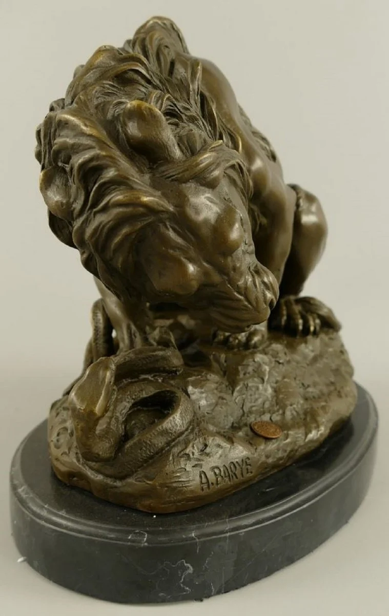 Casa Padrino Luxus Bronze Deko Skulptur Löwe und Schlange Bronze / Schwarz 30 x 19 x H. 24 cm - Bronze Deko Figur - Schreibtisch Deko - Deko Accessoires - Luxus Accessoires