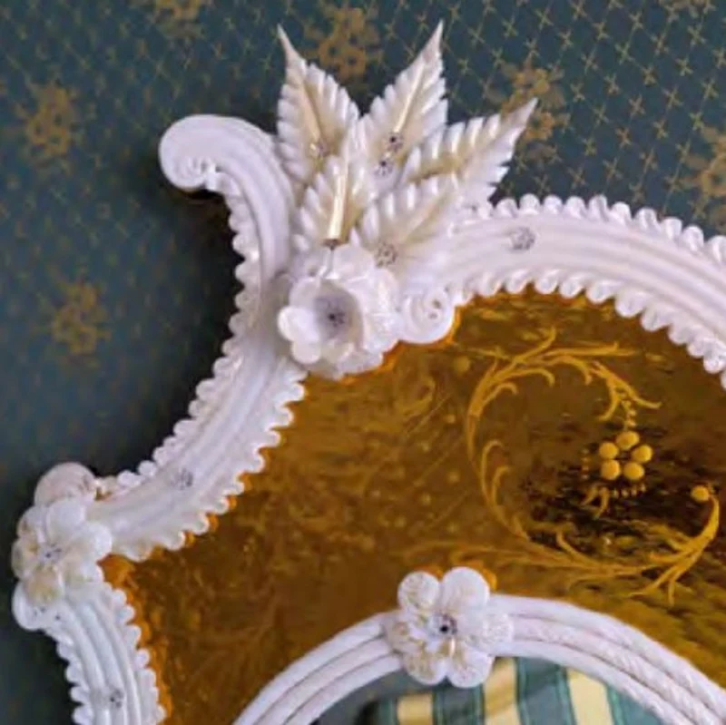 Casa Padrino Luxus Barock Spiegel Weiß / Gold - Prunkvoller Wandspiegel im Venezianischen Stil - Hotel Möbel - Schloss Möbel - Barock Möbel - Luxus Möbel im Barockstil - Made in Italy