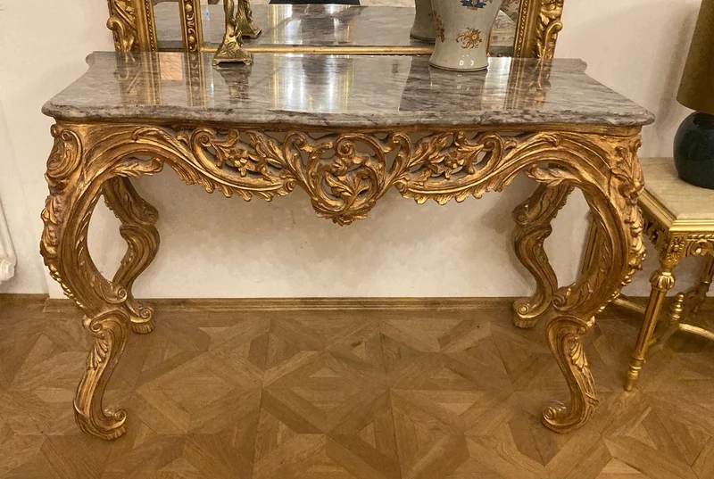 Casa Padrino Barock Konsole Gold / Grau - Handgefertigter Konsolentisch mit Marmorplatte - Prunkvolle Barockstil Konsole - Barock Möbel - Antik Stil Möbel - Barockstil Möbel - Edel & Prunkvoll