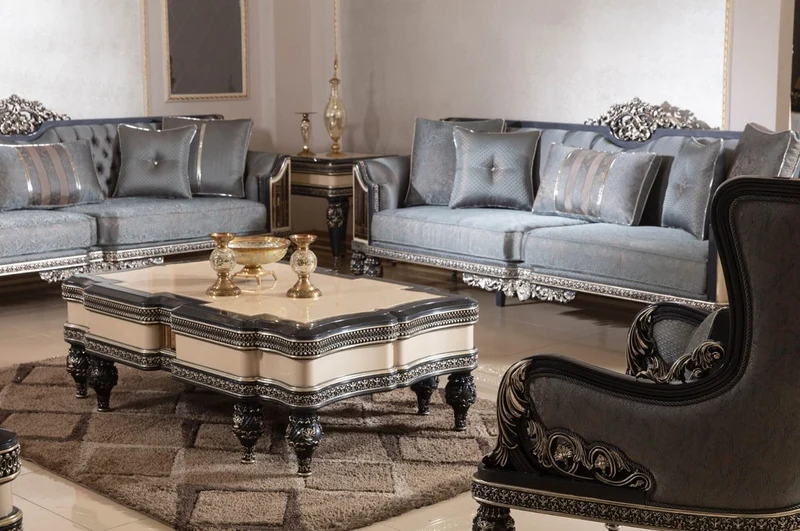 Casa Padrino Luxus Barock Wohnzimmer Set Hellblau / Beige / Schwarz / Gold - 2 Sofas & 2 Sessel & 1 Couchtisch & 2 Beistelltische - Handgefertigte Wohnzimmer Möbel im Barockstil - Edel & Prunkvoll