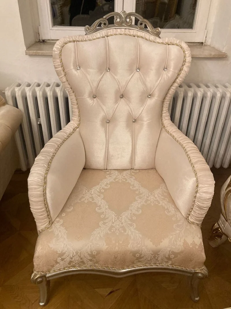 Casa Padrino Luxus Barock Sessel Rosa / Silber - Prunkvoller Wohnzimmer Sessel mit Glitzersteinen - Luxus Wohnzimmer Möbel im Barockstil - Barock Möbel - Barock Einrichtung - Edel & Prunkvoll