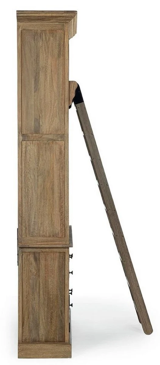 Casa Padrino Landhausstil Schrank mit Leiter Braun 143,5 x 40,6 x H. 233,7 cm - Bücherschrank - Regalschrank - Wohnzimmerschrank - Büroschrank - Landhausstil Möbel