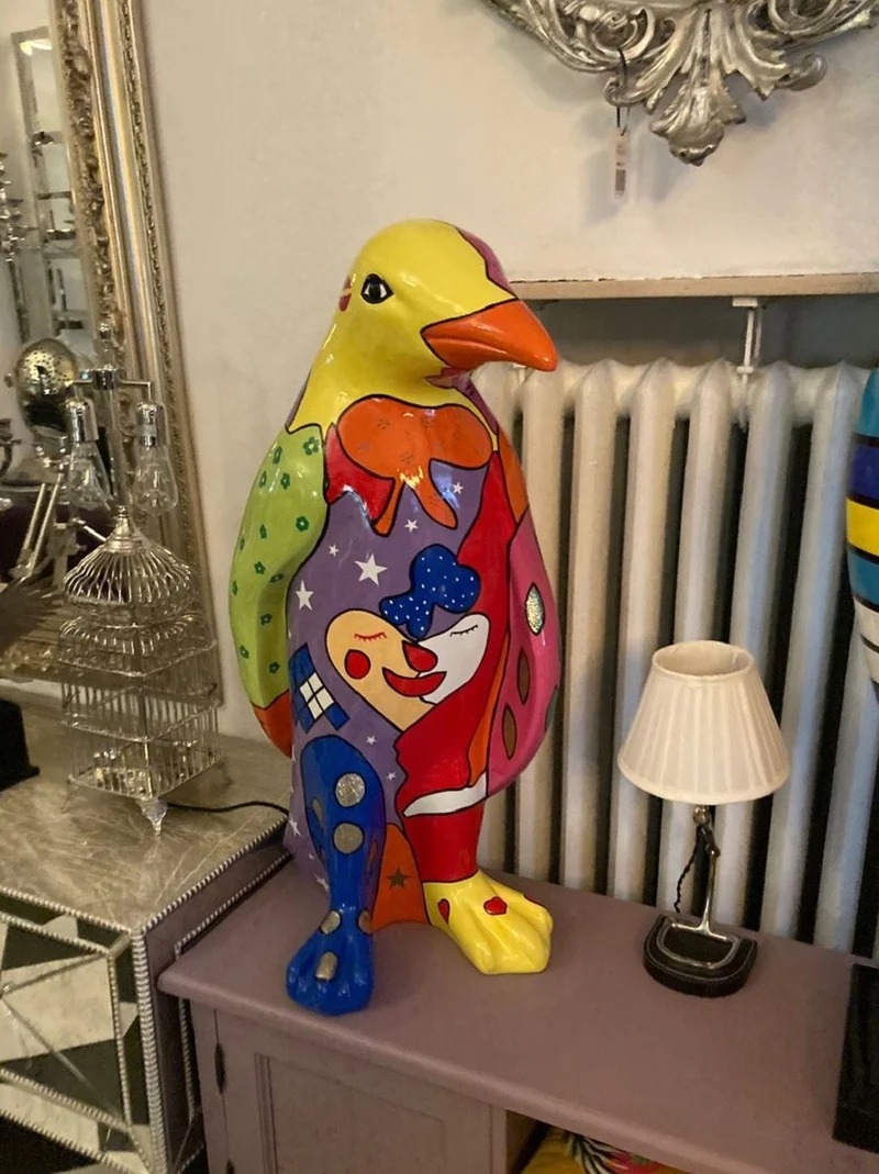 Casa Padrino Luxus Deko Skulptur Pinguin Bunt H. 93 cm - Große Deko Figur - XXL Deko Skulptur - XXL Deko Figur - XXL Tierfigur - Wohnzimmer Deko - Garten Deko - Luxus Deko XXL Figuren