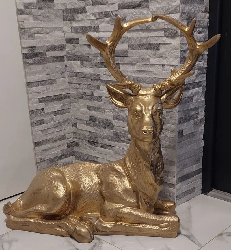 Casa Padrino Luxus Deko Skulptur Reh Gold 67 x H. 75 cm - Wetterbeständige Deko Figur - Wohnzimmer Deko - Garten Deko - Luxus Deko Tierfigur - Weihnachts Deko Skulptur - Weihnachts Deko Figur