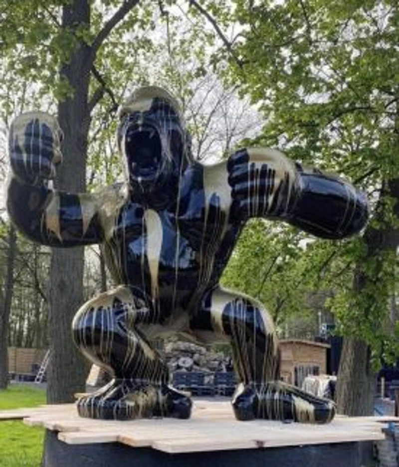 Riesige Casa Padrino XXL Designer Deko Skulptur Gorilla Affe Schwarz / Gold 180 x H. 200 cm
