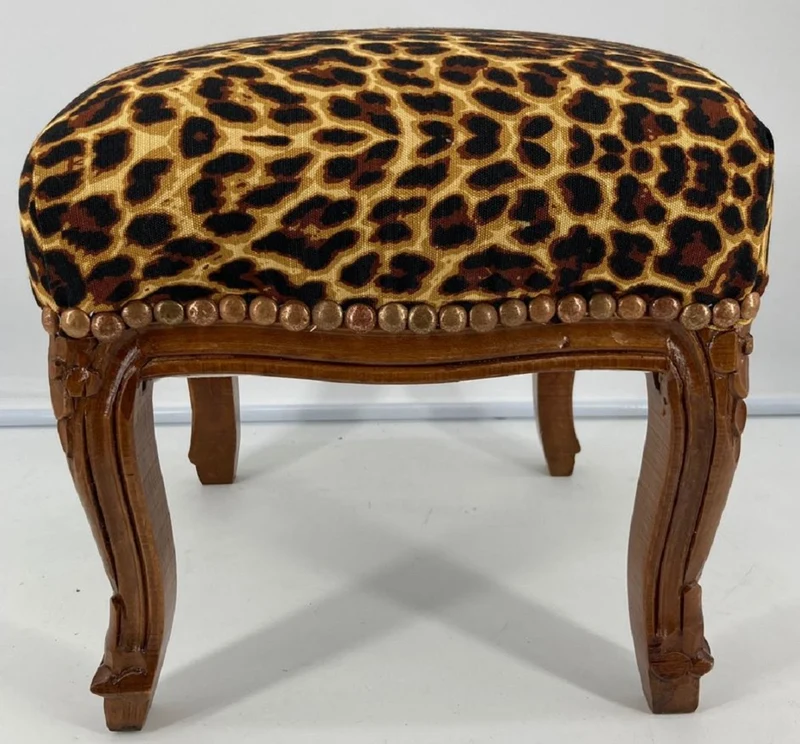 Casa Padrino Barock Fußhocker Leopard Muster / Braun - Handgefertigter Antik Stil Hocker im Barockstil - Barockstil Wohnzimmer Möbel