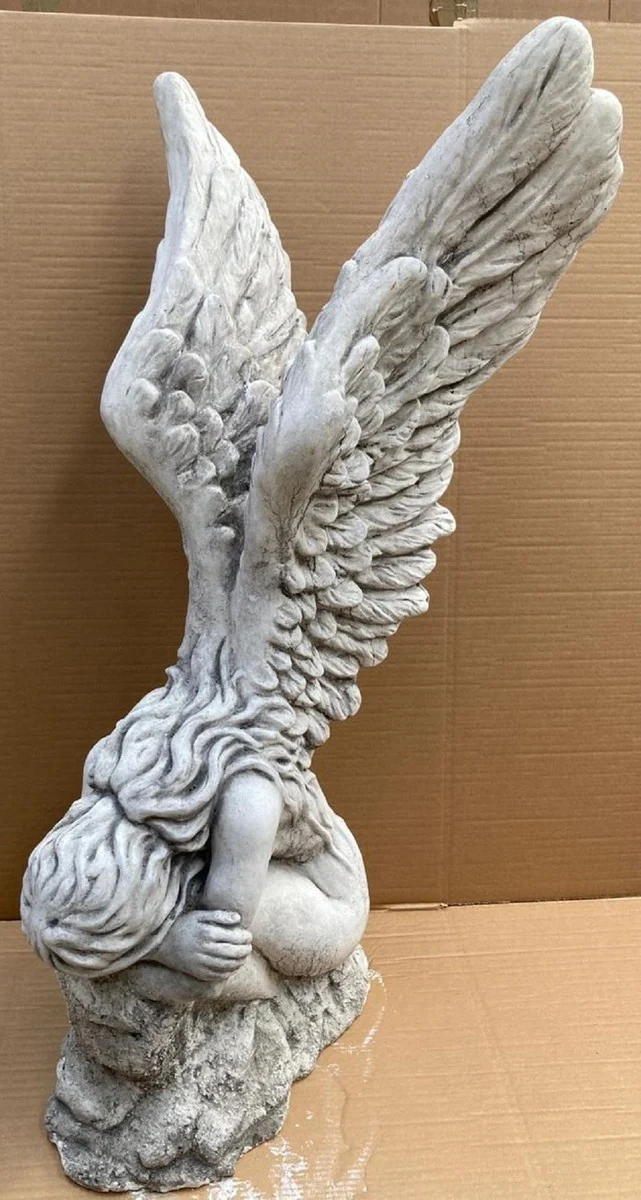 Casa Padrino Barock Deko Skulptur Frau mit Flügel Weiß / Grau 56 x 63 x H. 110 cm - Garten Deko Stein Figur - Barock Garten & Terrassen Deko Accessoires