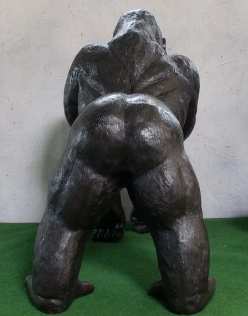 Casa Padrino Luxus Bronze Deko Skulptur Gorilla Affe 102 x 147 x H. 152 cm - Riesiege Bronze Skulptur - Lebensgroße Tierfigur - XXL Bronze Gorilla Figur - XXL Garten Skulptur - Luxus Garten Deko