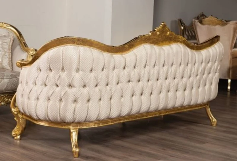 Casa Padrino Luxus Barock Sofa Beige / Gold - Prunkvolles Wohnzimmer Sofa mit Muster - Prunkvolle Barock Wohnzimmer Möbel