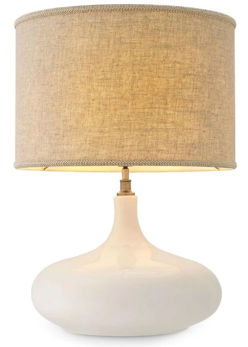 Casa Padrino Luxus Keramik Tischleuchte Weiß / Antik Messingfarben / Beige Ø 46 x H. 64,5 cm - Moderne Tischlampe mit Lampenschirm - Luxus Kollektion