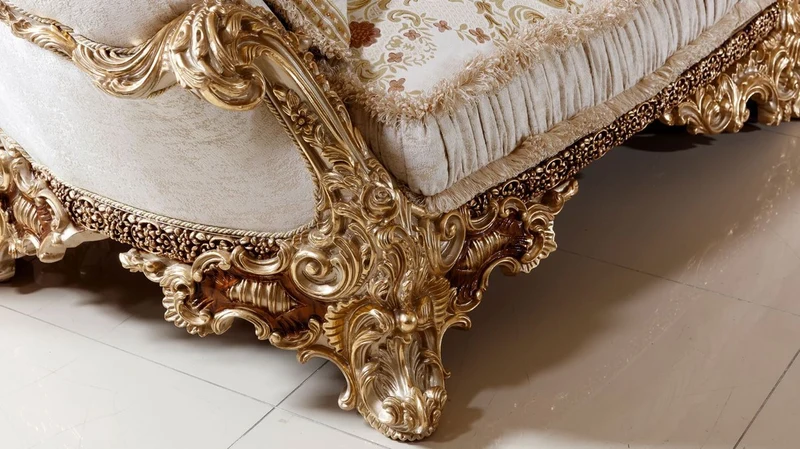 Casa Padrino Luxus Barock Sofa Weiß / Mehrfarbig / Braun / Gold - Prunkvolles Wohnzimmer Sofa mit elegantem Muster - Barock Wohnzimmer & Hotel Möbel - Edel & Prunkvoll