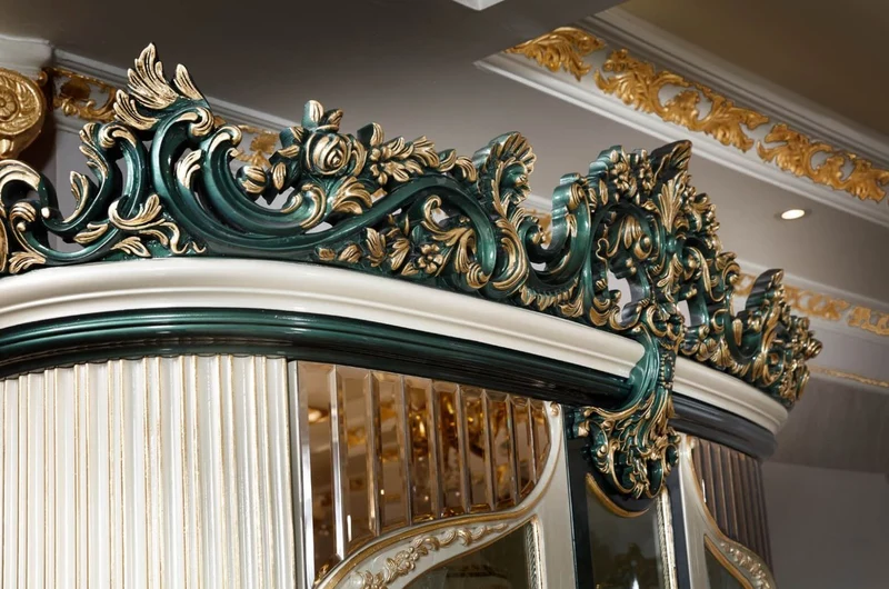Casa Padrino Luxus Barock Vitrine Weiß / Grün / Gold - Prunkvoller Massivholz Vitrinenschrank mit 2 Glastüren - Barock Möbel - Edel & Prunkvoll