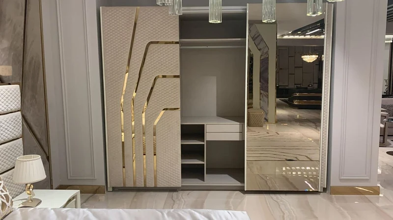 Casa Padrino Luxus Art Deco Schlafzimmerschrank Grau / Gold 270 x H. 230 cm - Verspiegelter Kleiderschrank mit 3 Schiebetüren - Art Deco Schlafzimmer & Hotel Möbel - Luxus Kollektion