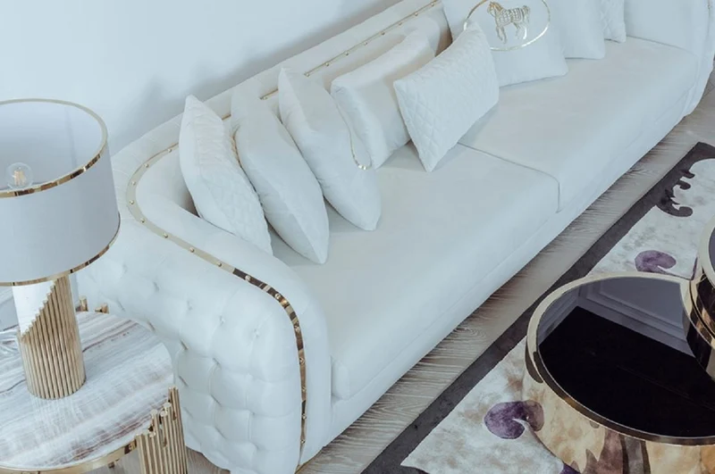 Casa Padrino Luxus Sofa Weiß / Gold 265 x 83 x H. 73 cm - Modernes Wohnzimmer Sofa - Wohnzimmer & Hotel Möbel - Luxus Kollektion