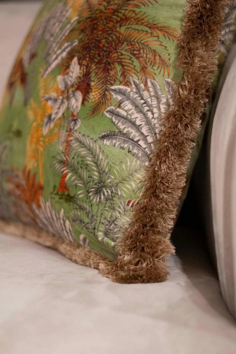 Casa Padrino Luxus Deko Kissen Dschungel Design Grün / Mehrfarbig / Braun 45 x 45 cm - Bedrucktes Samt Kissen mit Fransen - Deko Accessoires
