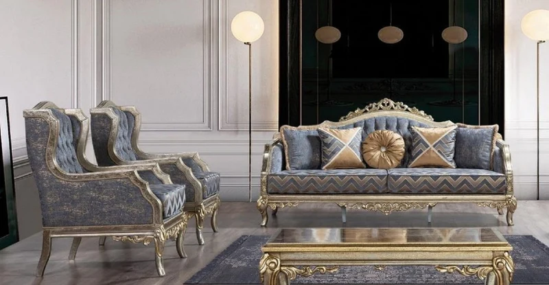 Casa Padrino Luxus Barock Wohnzimmer Set Blau / Silber / Gold - 2 Barock Sofas mit Muster & 2 Barock Sessel mit Muster & 1 Barock Couchtisch - Barock Wohnzimmer Möbel