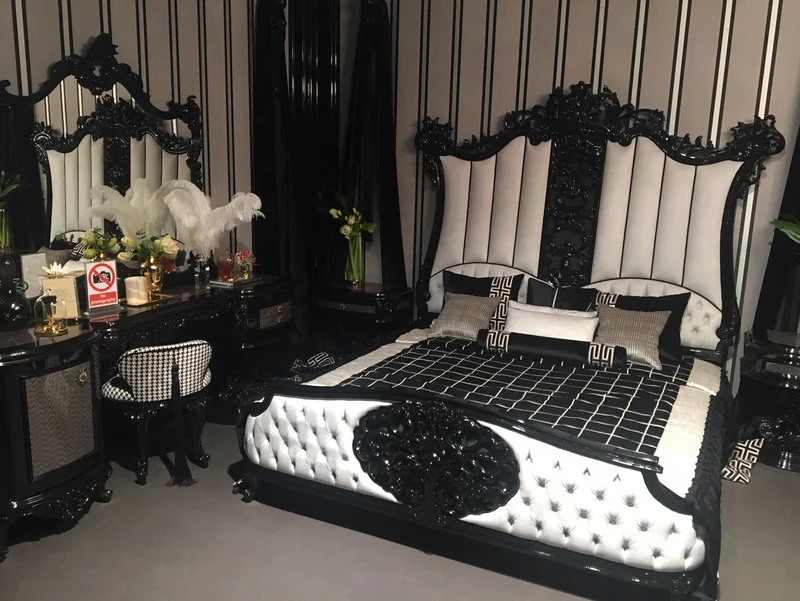 Casa Padrino Luxus Barock Schlafzimmer Set Weiß / Schwarz / Grau - 1 Doppelbett mit Kopfteil & 2 Nachtkommoden - Hochwertige Schlafzimmer Möbel im Barockstil - Edel & Prunkvoll