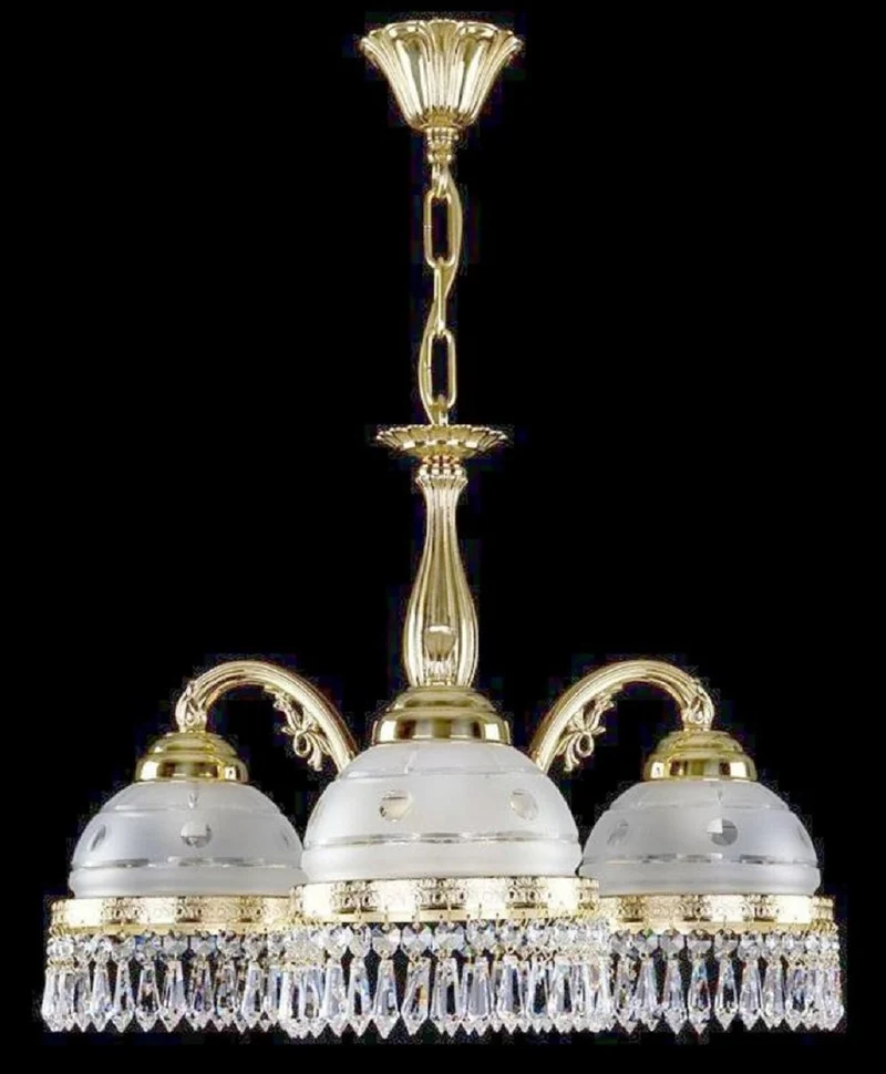 Casa Padrino Luxus Barock Messing Hängeleuchte Gold / Weiß Ø 52 x H. 36 cm - Prunkvolle Messing Hängelampe mit Böhmischem Kristallglas - Barock Kristall Leuchten
