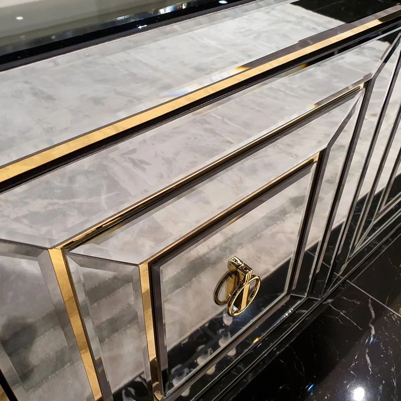 Casa Padrino Luxus Sideboard Silber / Gold 220 x 50 x H. 85 cm - Verspiegeltes Sideboard mit 4 Türen - Luxus Möbel