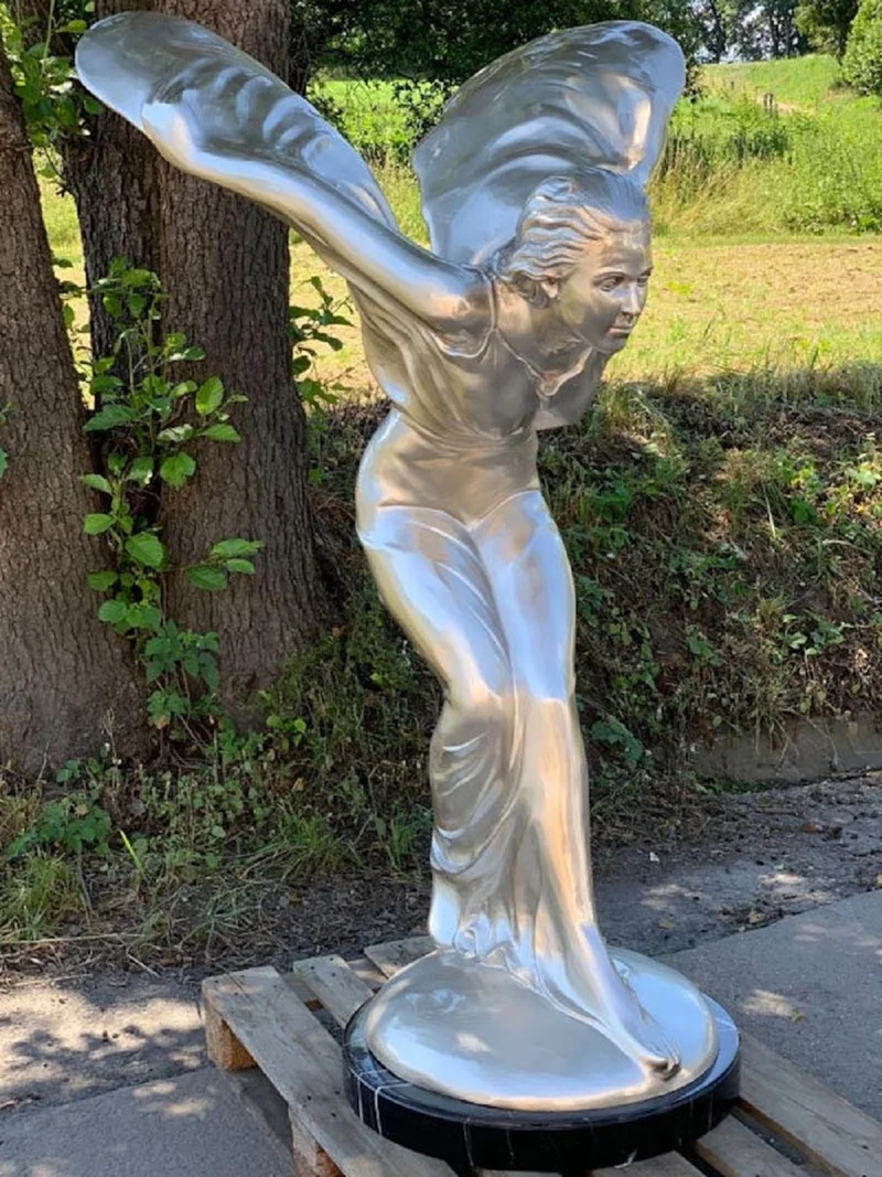 Casa Padrino Luxus Bronze Skulptur Spirit of Ecstasy Frau mit Flügel Silber / Schwarz 117 x 122 x H. 168 cm - Riesige Bronzefigur mit Marmorsockel - Luxus Deko Accessoires