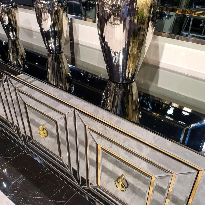 Casa Padrino Luxus Möbel Set Sideboard mit Spiegel Silber / Gold - Verspiegelter Massivholz Schrank mit elegantem Wandspiegel - Verspiegelte Luxus Möbel