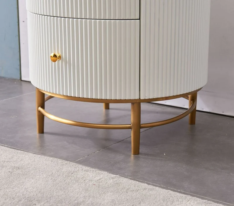 Casa Padrino Luxus Beistelltisch Weiß / Messingfarben / Gold Ø 50 x H. 58 cm - Runder Nachttisch mit 2 Schubladen - Moderne Möbel