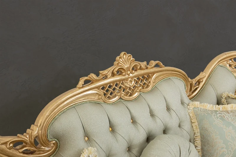 Casa Padrino Luxus Barock Wohnzimmer Set Hellgrün / Gold - 2 Sofas & 2 Sessel & 1 Couchtisch - Handgefertigte Barock Wohnzimmer Möbel - Edel & Prunkvoll