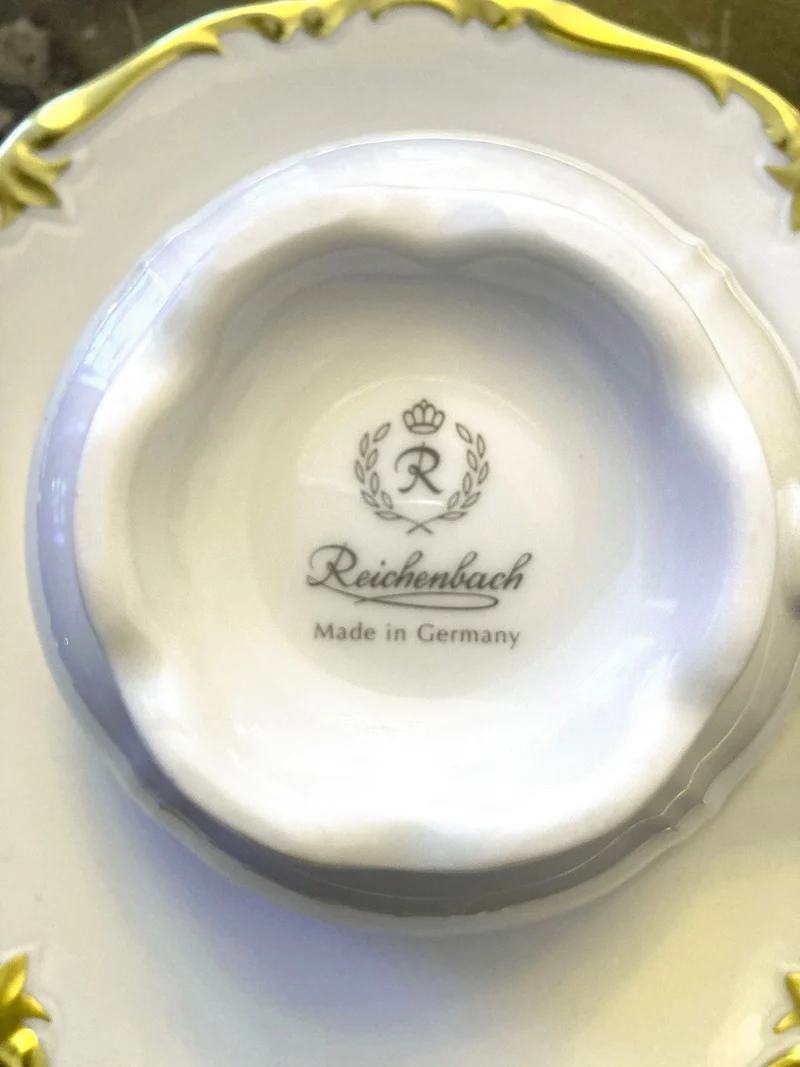 Casa Padrino Luxus Barock Porzellan Kaffeetasse mit Untertasse Weiß / Gold - Edles Reichenbach Porzellan - Made in Germany