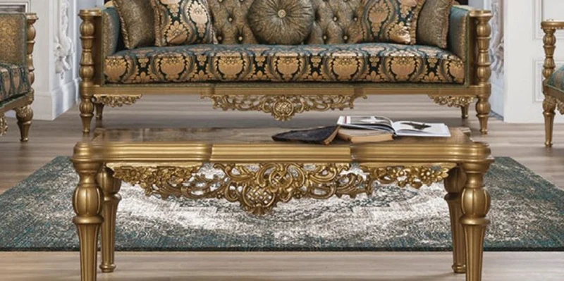 Casa Padrino Luxus Barock Wohnzimmer Set Grün / Gold - 2 Sofas & 2 Sessel & 1 Couchtisch - Wohnzimmer Möbel im Barockstil - Edel & Prunkvoll