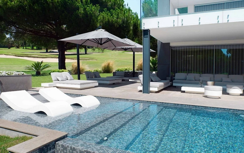 Casa Padrino Luxus 5er Gartensofa Grau / Matt Weiß 350 x 90 x H. 70 cm - Wetterbeständiges Garten Terrassen Sofa - Hotel Möbel - Luxus Qualität